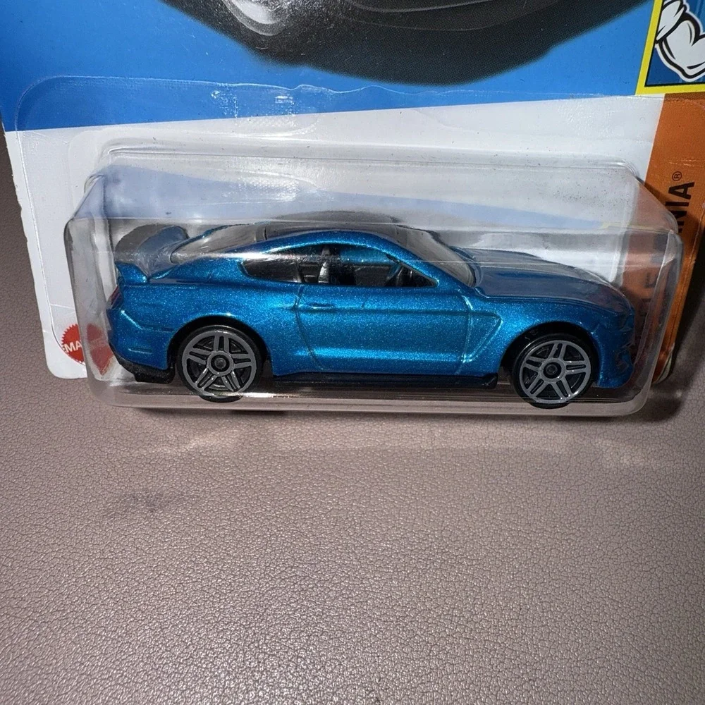 NWT Hot Wheels Ford Shelby GT350R Muscle Mania Blue 9/10 Carded Diecast‎ Car